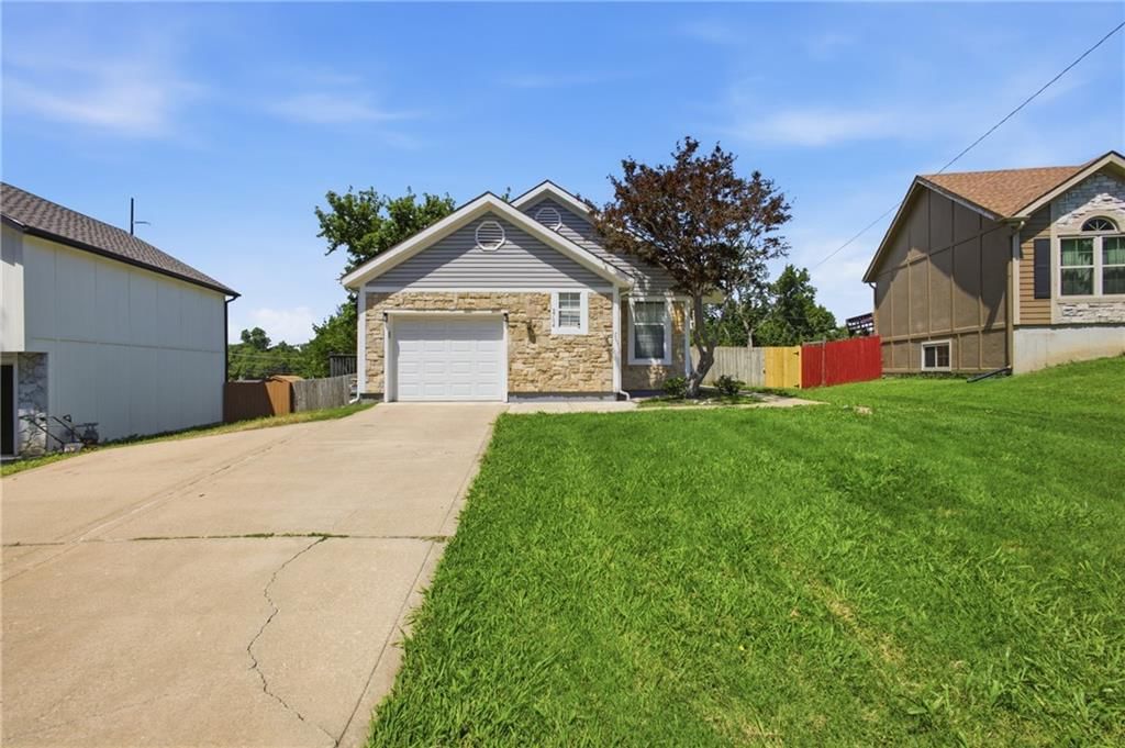 2704 S 46th Street — photo 1