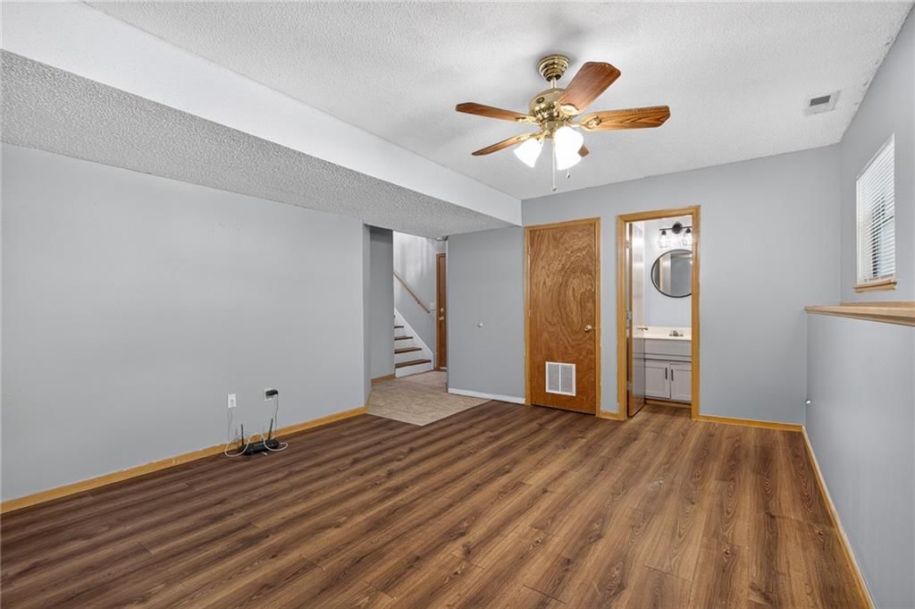 87 Oak Street — photo 23