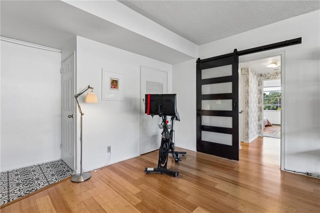 333 W Meyer Boulevard — photo 4