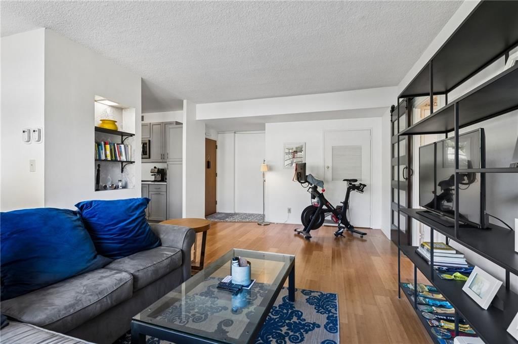 333 W Meyer Boulevard — photo 8