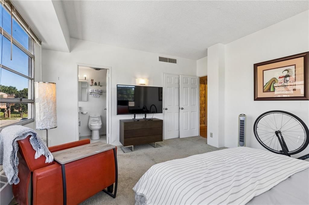 333 W Meyer Boulevard — photo 19