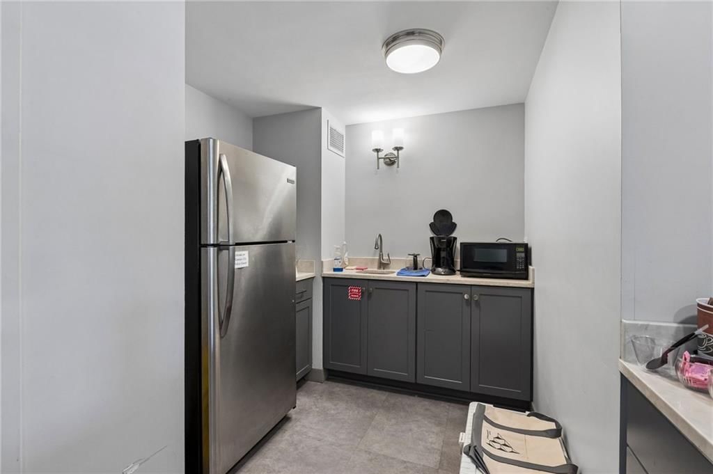 333 W Meyer Boulevard — photo 32