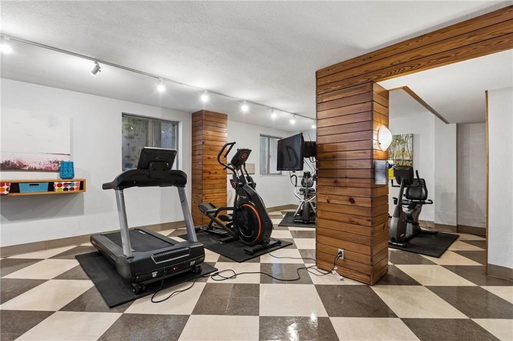 333 W Meyer Boulevard — photo 36