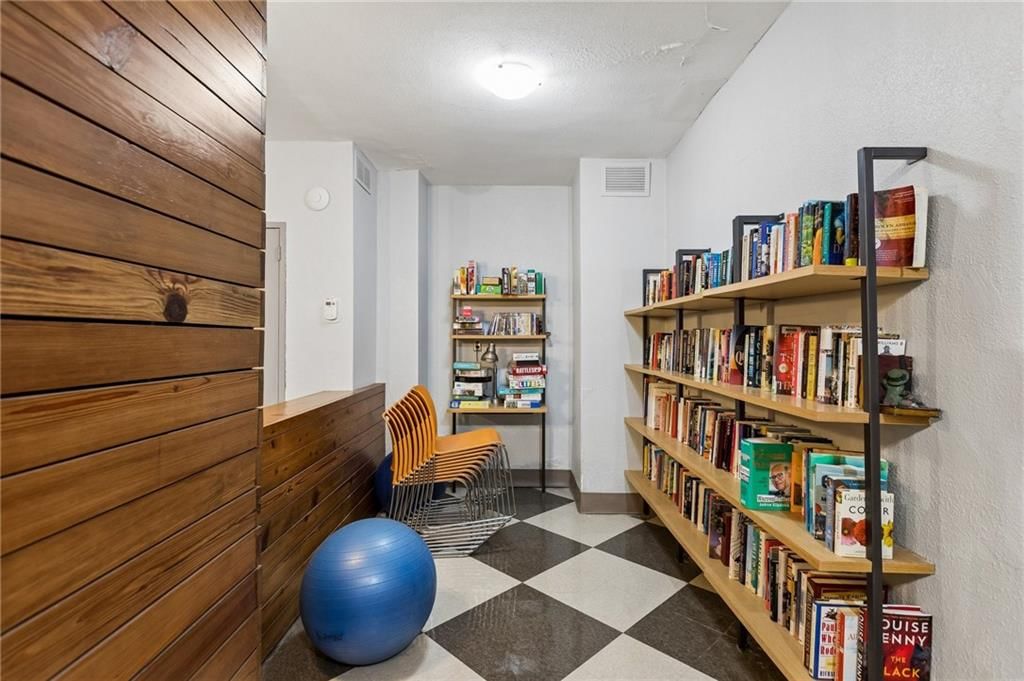 333 W Meyer Boulevard — photo 38