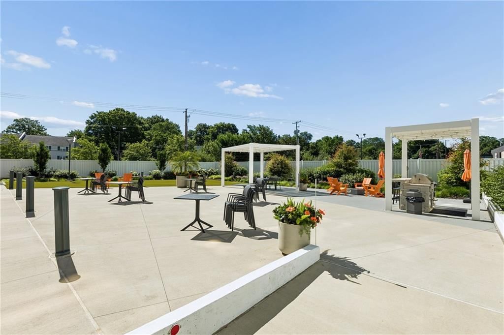 333 W Meyer Boulevard — photo 39