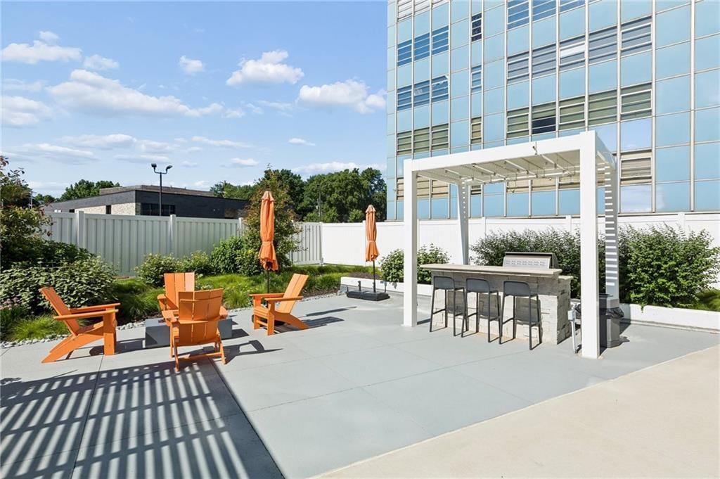 333 W Meyer Boulevard — photo 40