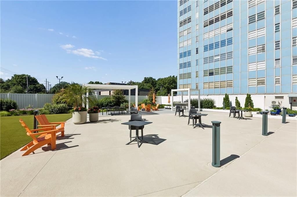 333 W Meyer Boulevard — photo 44
