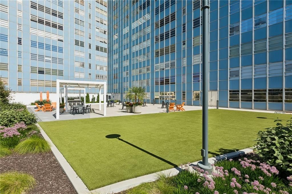 333 W Meyer Boulevard — photo 45