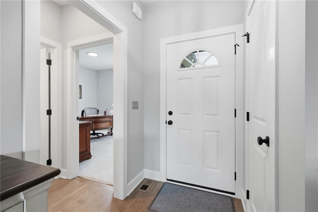 1812 Winchester Drive — photo 5