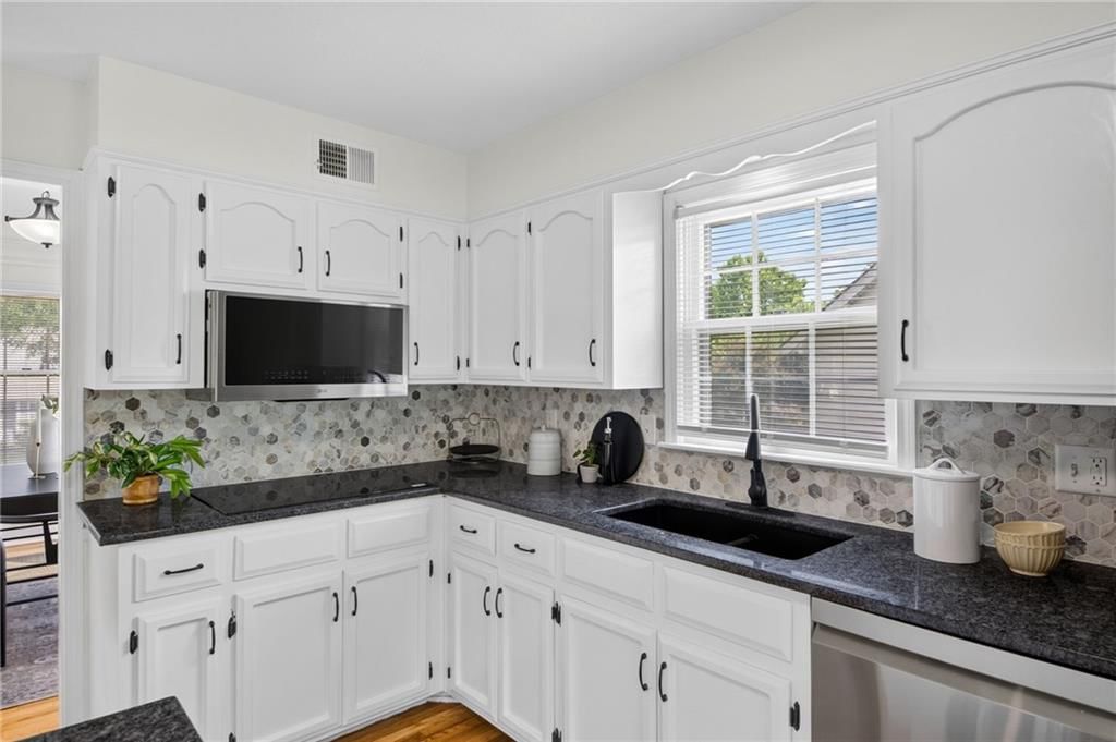 909 W 121st Street — photo 12