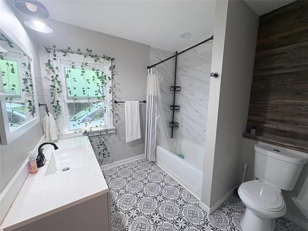 Photo 12 of 14 - 807 4th Street, Osawatomie, KS 66064