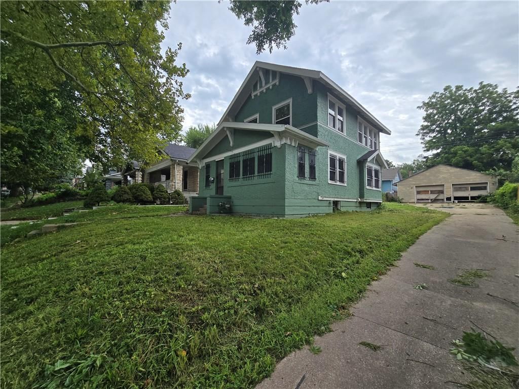 327 S Kensington Avenue, Kansas City, MO: listing photo 2