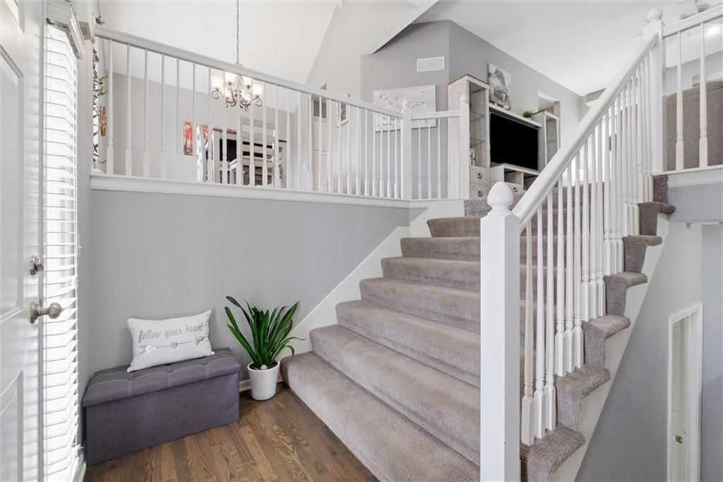 800 S Meadowbrook Street — photo 3