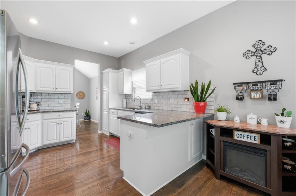 800 S Meadowbrook Street — photo 8