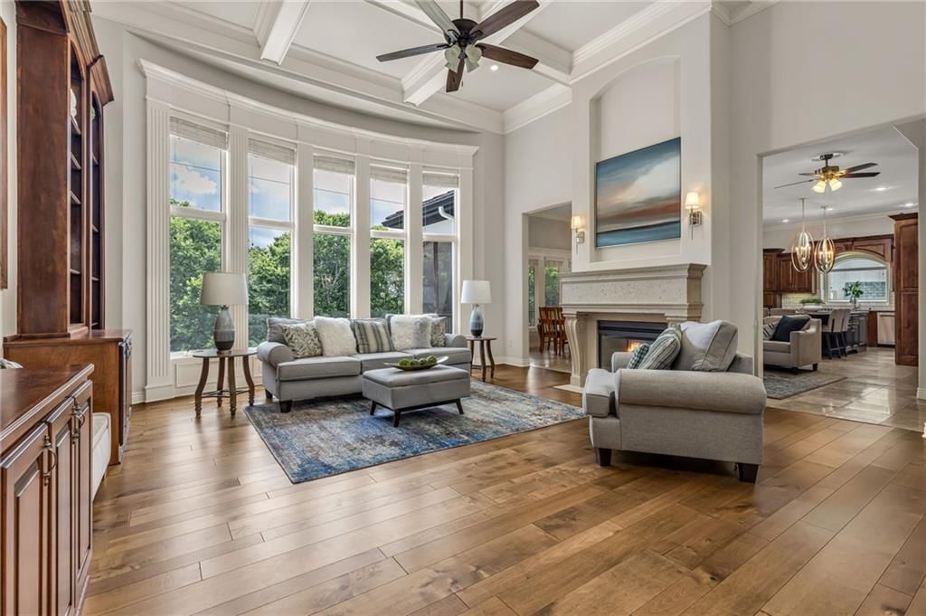 2421 NE Lake Breeze Drive — photo 2
