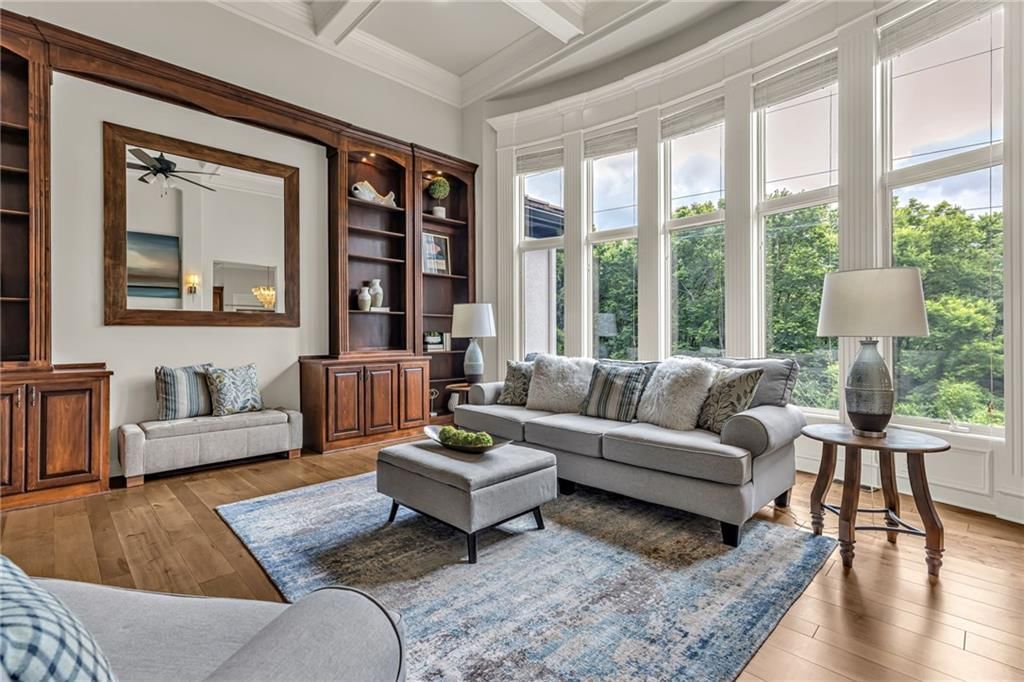 2421 NE Lake Breeze Drive — photo 3