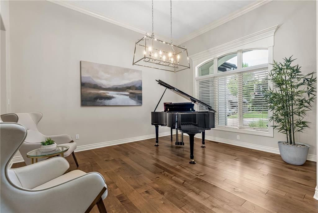 2421 NE Lake Breeze Drive — photo 4