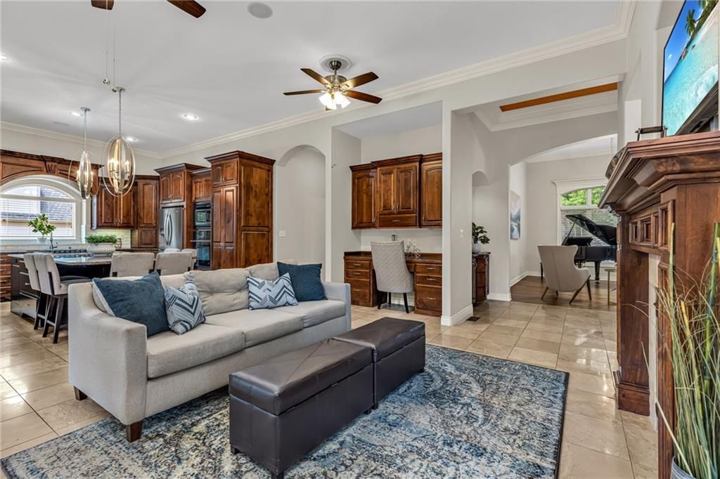 2421 NE Lake Breeze Drive — photo 6
