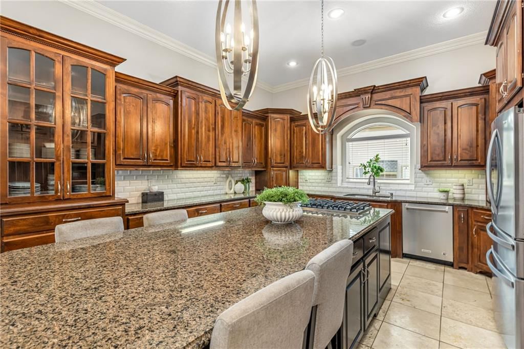 2421 NE Lake Breeze Drive — photo 10