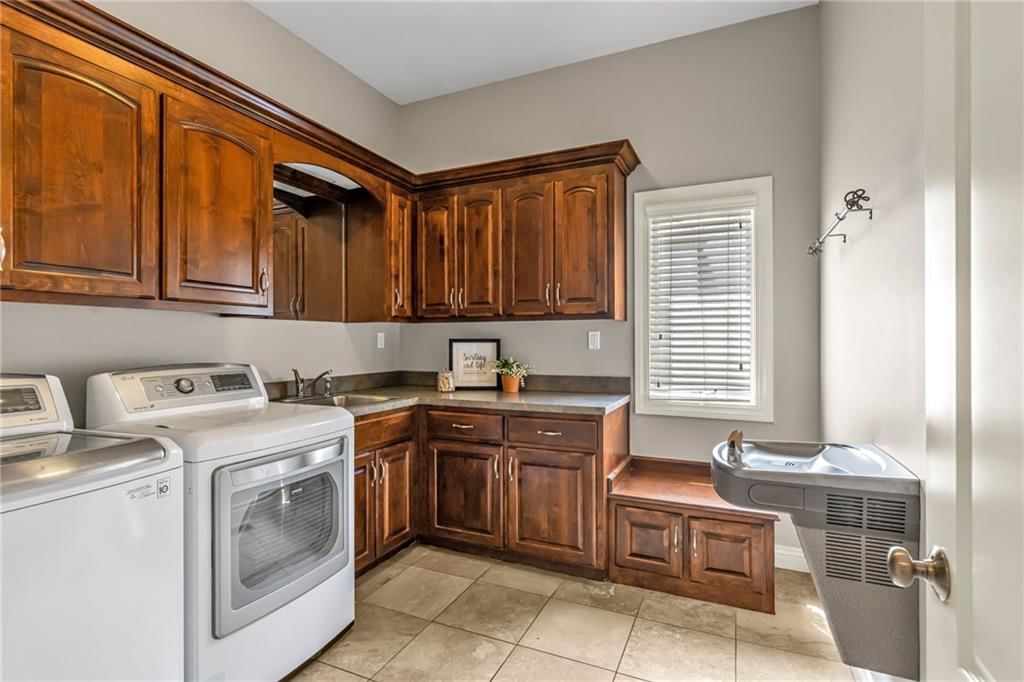 2421 NE Lake Breeze Drive — photo 13