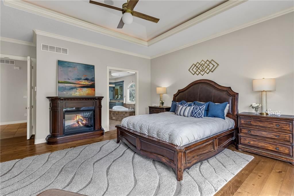 2421 NE Lake Breeze Drive — photo 15