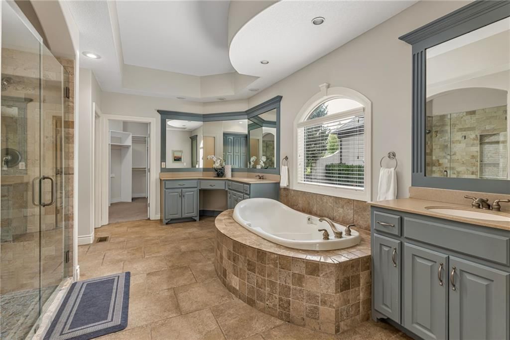 2421 NE Lake Breeze Drive — photo 16