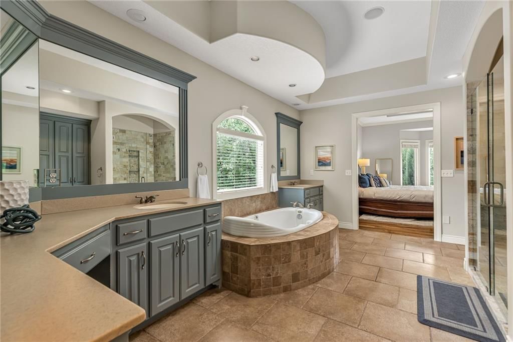 2421 NE Lake Breeze Drive — photo 17