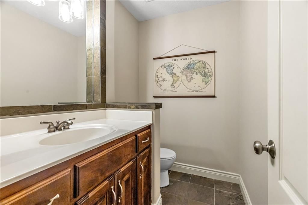 2421 NE Lake Breeze Drive — photo 24