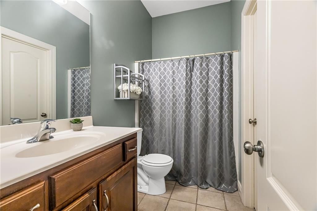 2421 NE Lake Breeze Drive — photo 27