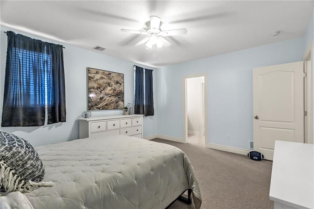 2421 NE Lake Breeze Drive — photo 31