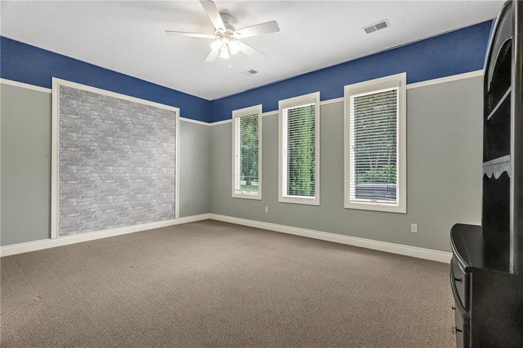 2421 NE Lake Breeze Drive — photo 33