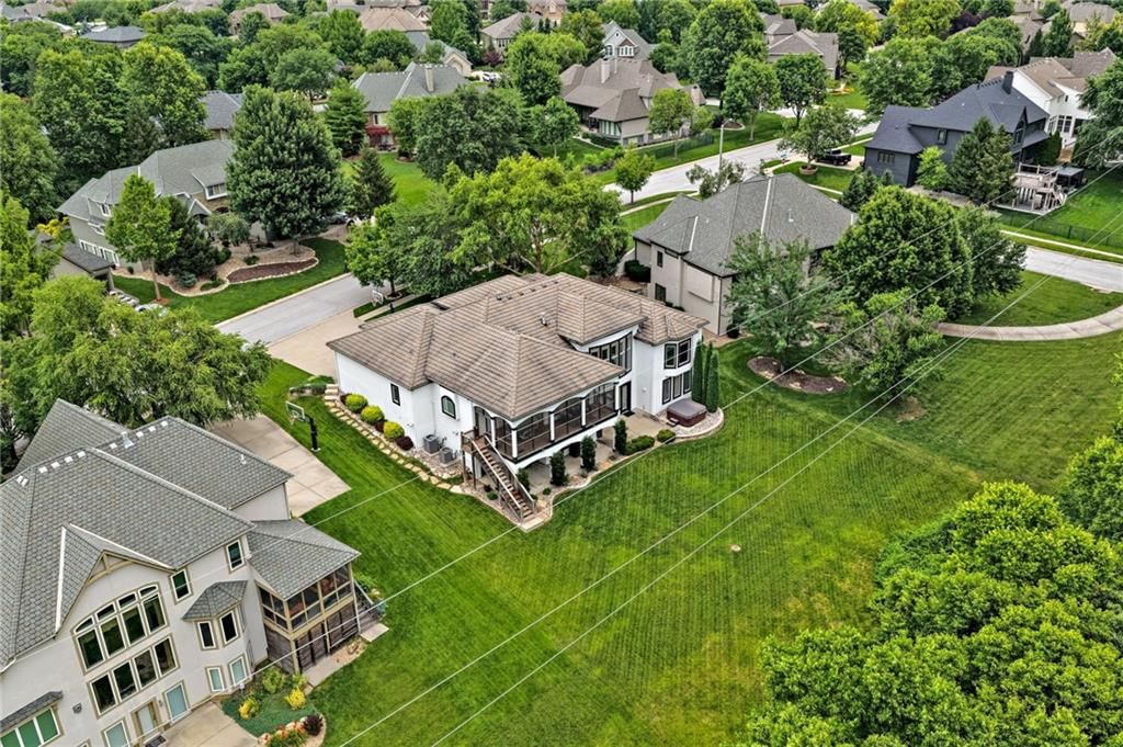 2421 NE Lake Breeze Drive — photo 38