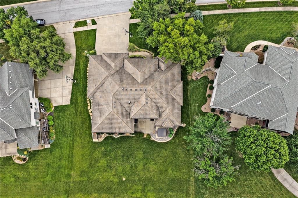 2421 NE Lake Breeze Drive — photo 39