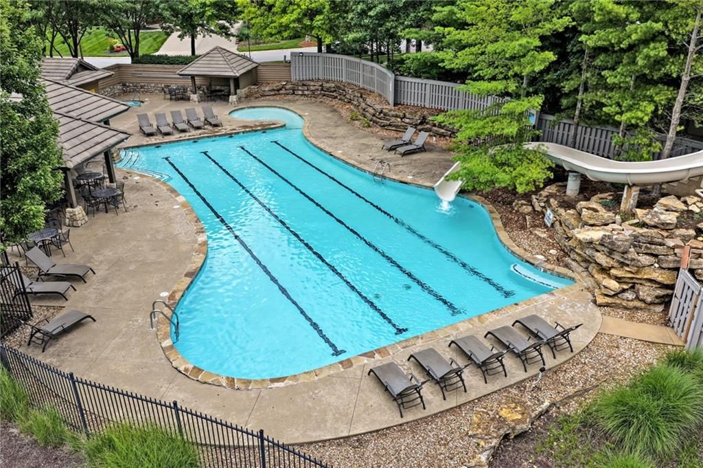 2421 NE Lake Breeze Drive — photo 41