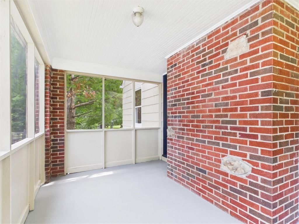 Photo 6 of 41 - 909 NE Vivion Road, Kansas City, MO 64118
