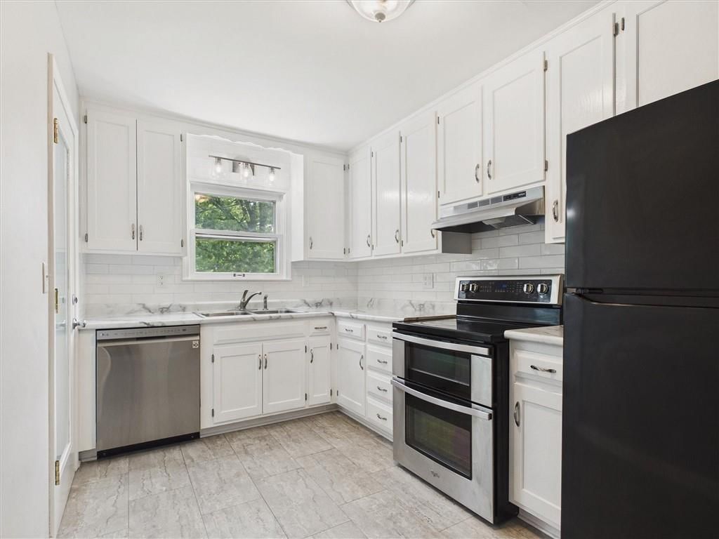 Photo 9 of 41 - 909 NE Vivion Road, Kansas City, MO 64118