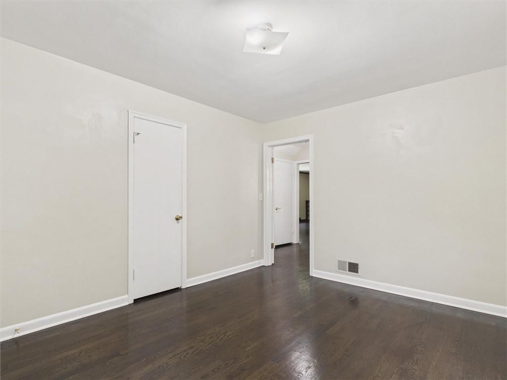 Photo 15 of 41 - 909 NE Vivion Road, Kansas City, MO 64118