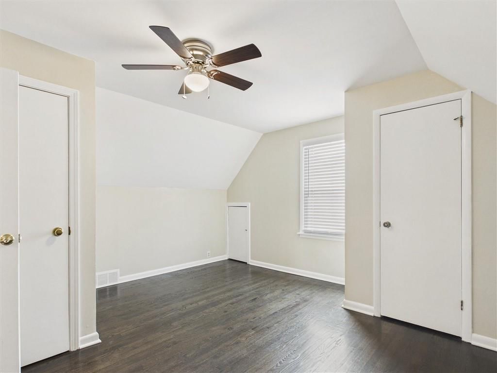 Photo 19 of 41 - 909 NE Vivion Road, Kansas City, MO 64118