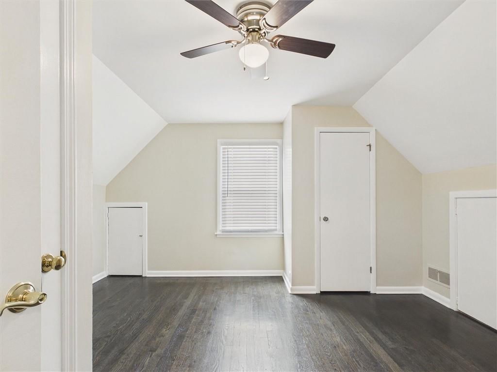Photo 20 of 41 - 909 NE Vivion Road, Kansas City, MO 64118