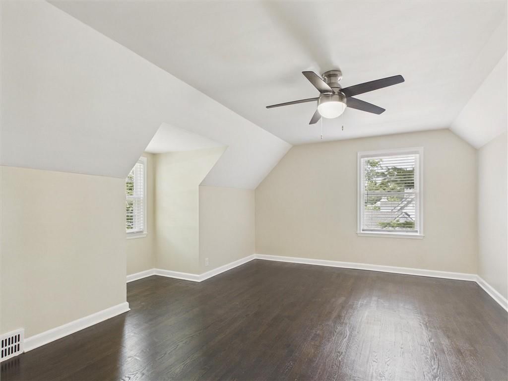 Photo 24 of 41 - 909 NE Vivion Road, Kansas City, MO 64118