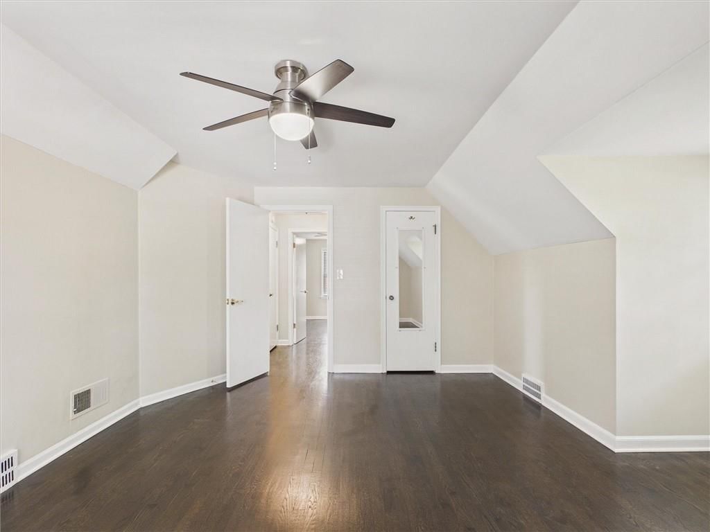 Photo 25 of 41 - 909 NE Vivion Road, Kansas City, MO 64118