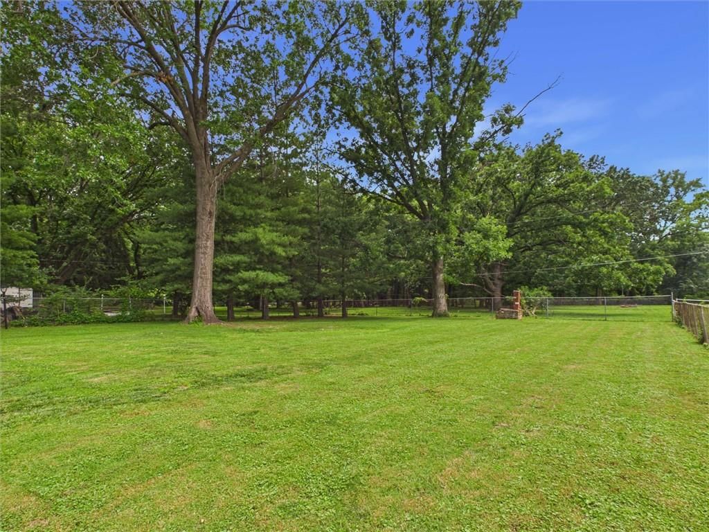 Photo 33 of 41 - 909 NE Vivion Road, Kansas City, MO 64118