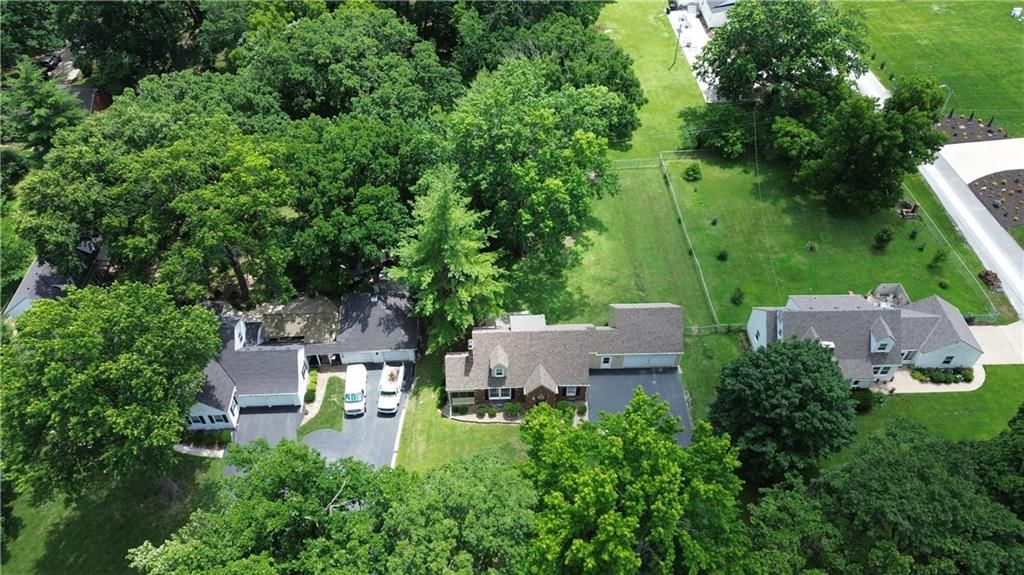 Photo 38 of 41 - 909 NE Vivion Road, Kansas City, MO 64118