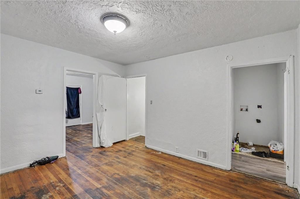 3915 Norledge Avenue — photo 17