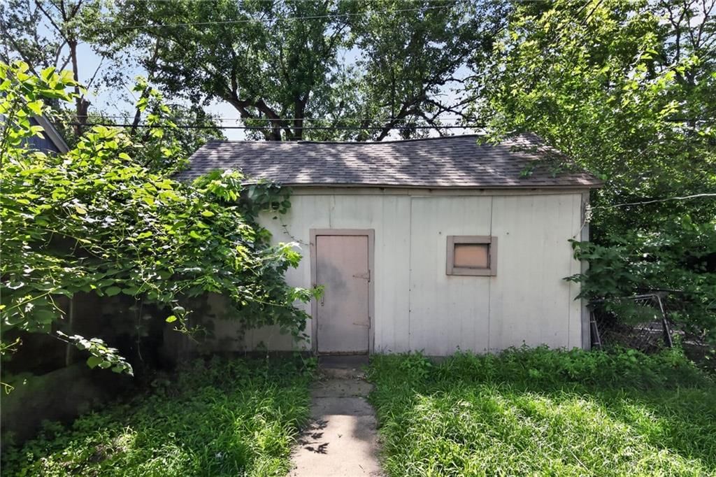 906 Columbia Avenue — photo 17