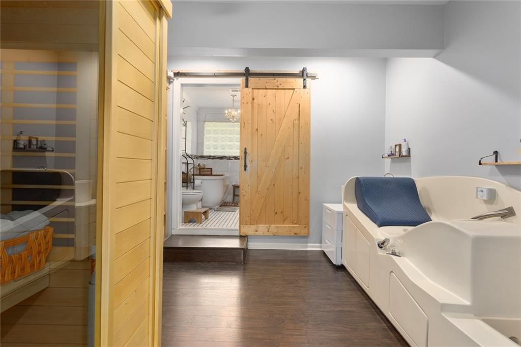 7327 Hardy Street — photo 28