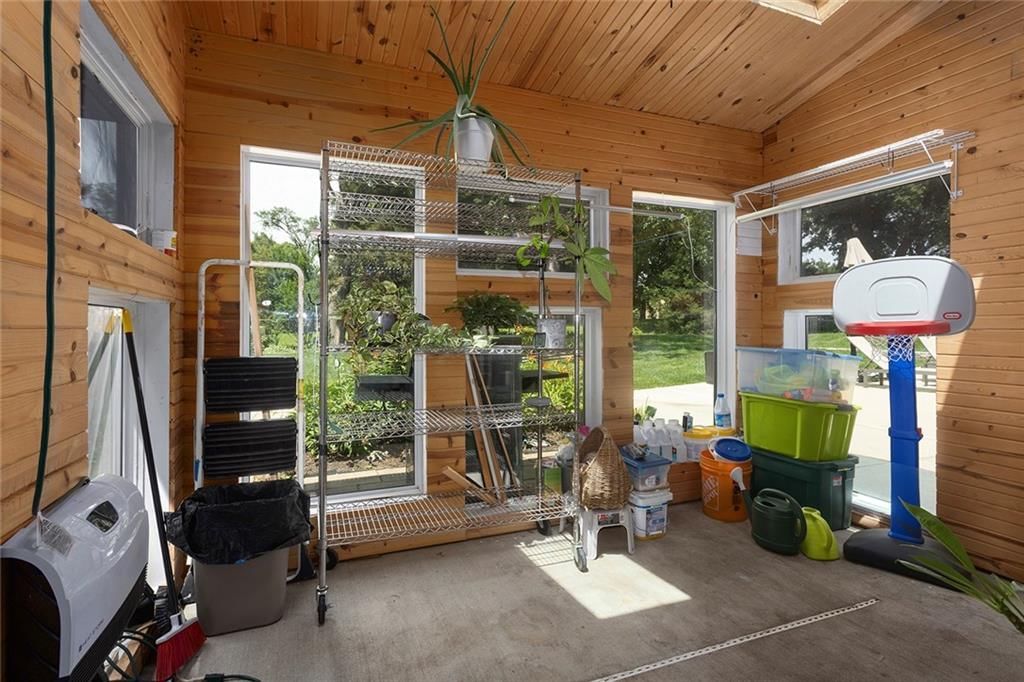 7327 Hardy Street — photo 32