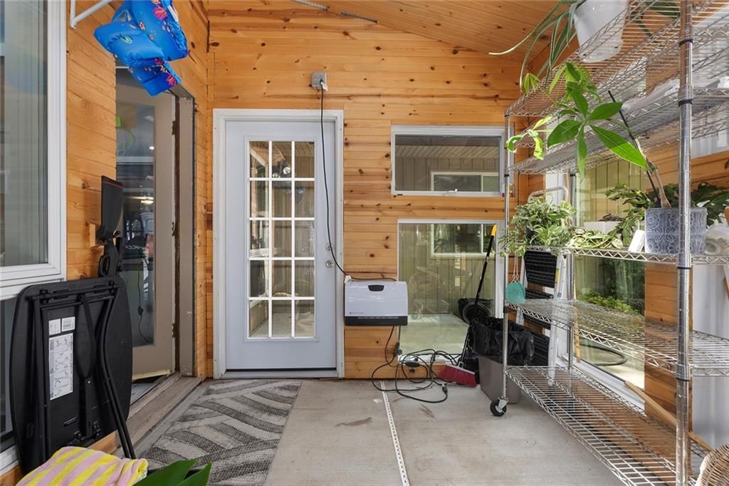 7327 Hardy Street — photo 33