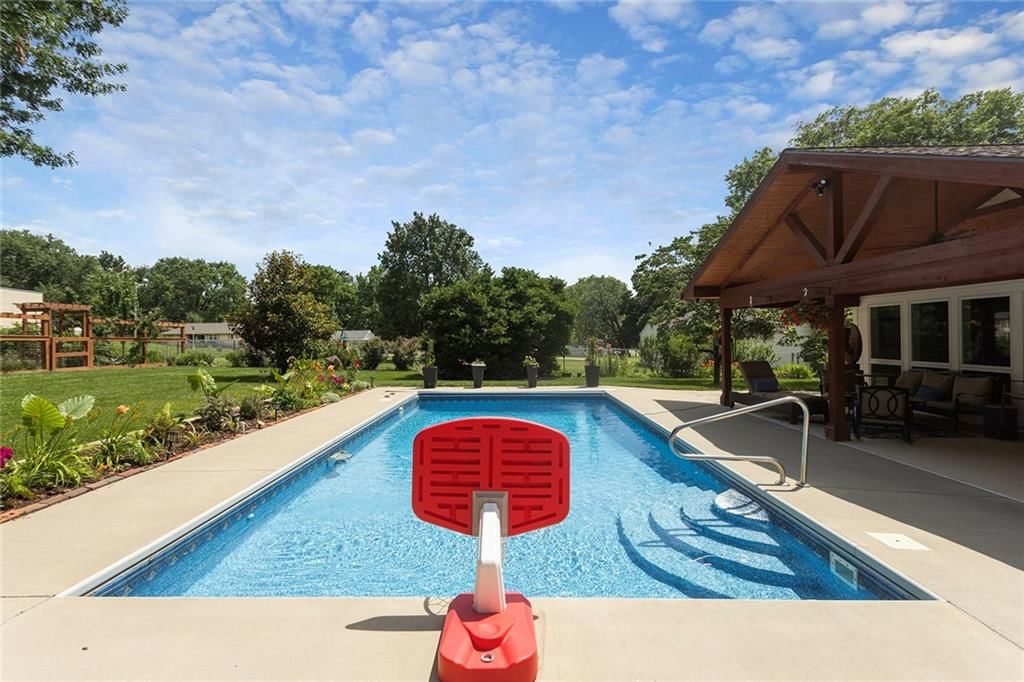 7327 Hardy Street — photo 36