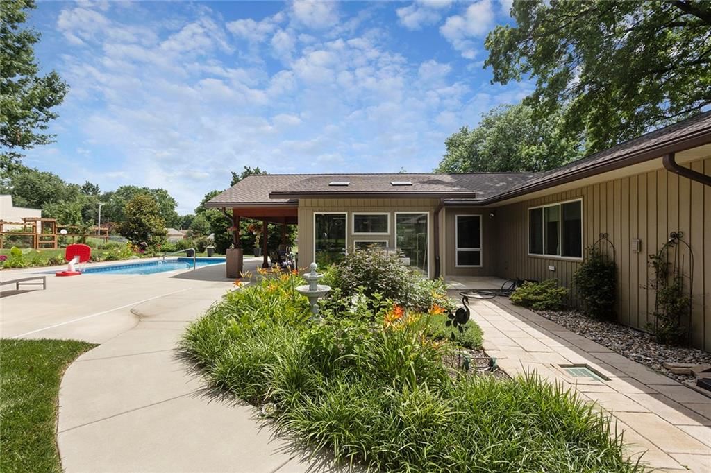 7327 Hardy Street — photo 38